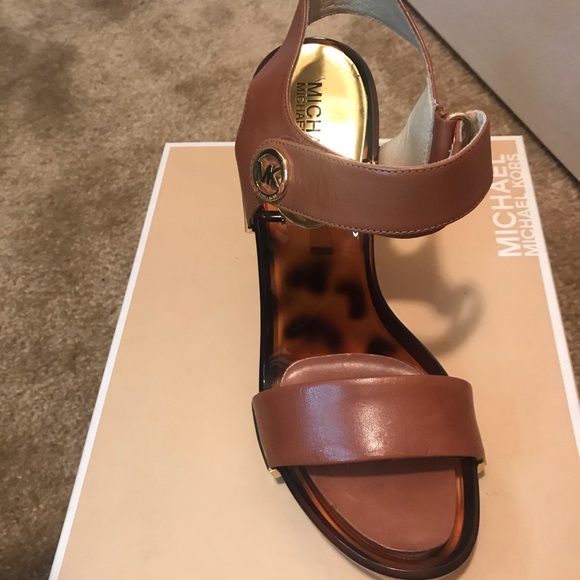 Michael Kors Lani Sandal - Luggage - 8M - Picture 3 of 3